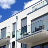 Balcon suspendu sans poteaux